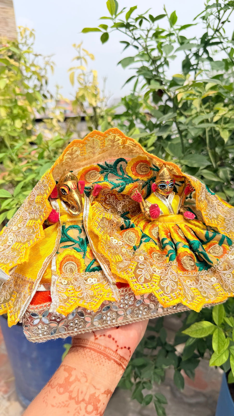 Yellow embroidered set 4 inches